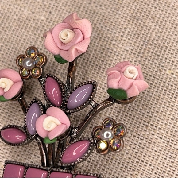 VINTAGE POTTED PLANT FLORAL BROOCH ENAMEL PORCELAIN ROSE PINK FUCHSIA - Picture 7 of 8